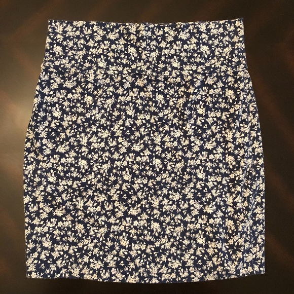 **CHARLOTTE RUSSE* Blue Floral Bodycon Mini Skirt Size Large - Picture 1 of 3